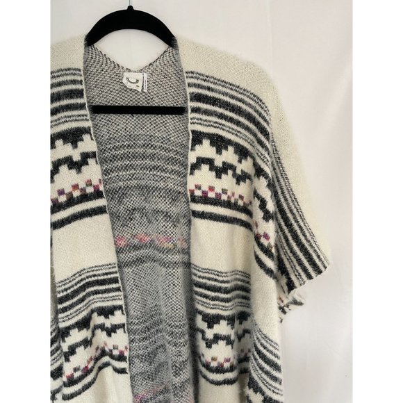 Anthropologie Akemi + Kin Geometric Print Poncho Cardigan OS Ivory NWOT - Picture 2 of 7